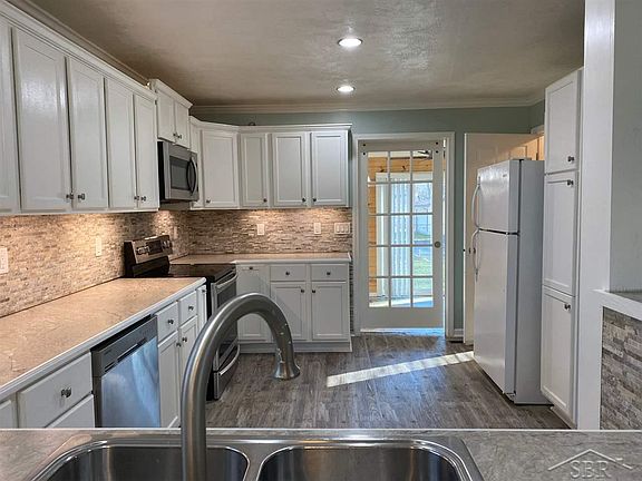 4th image of 2410 Greenbush Pl