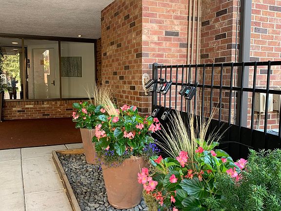 5th image of 350 N Detroit St APT 113