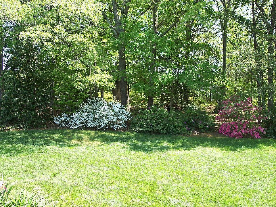 2nd image of 104 Atherton Ct
