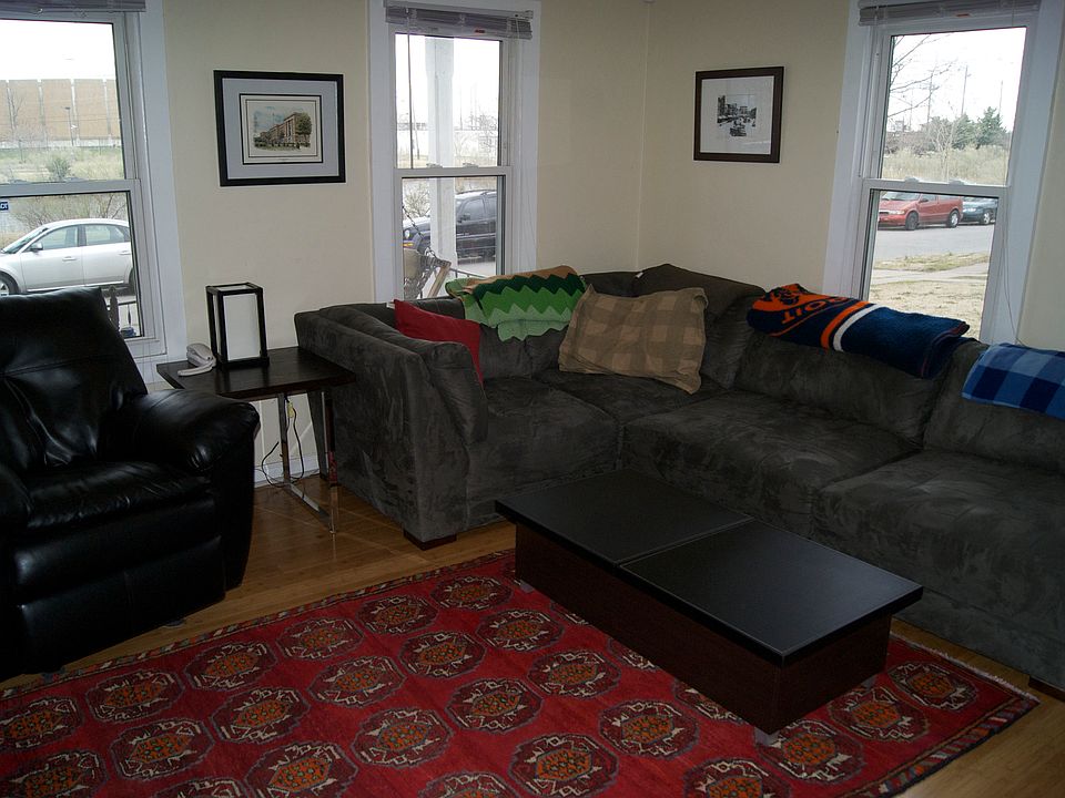 1st image of 1528 W 39th St