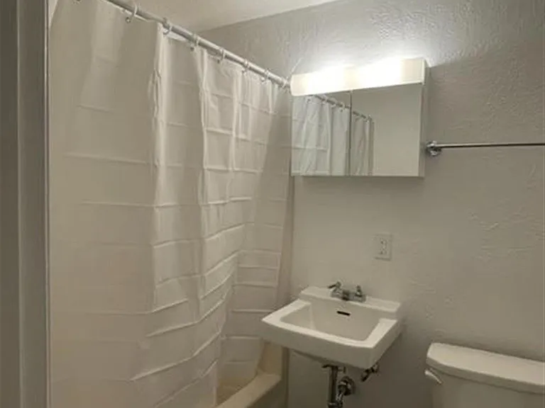 110 Walnut St — Photo 9
