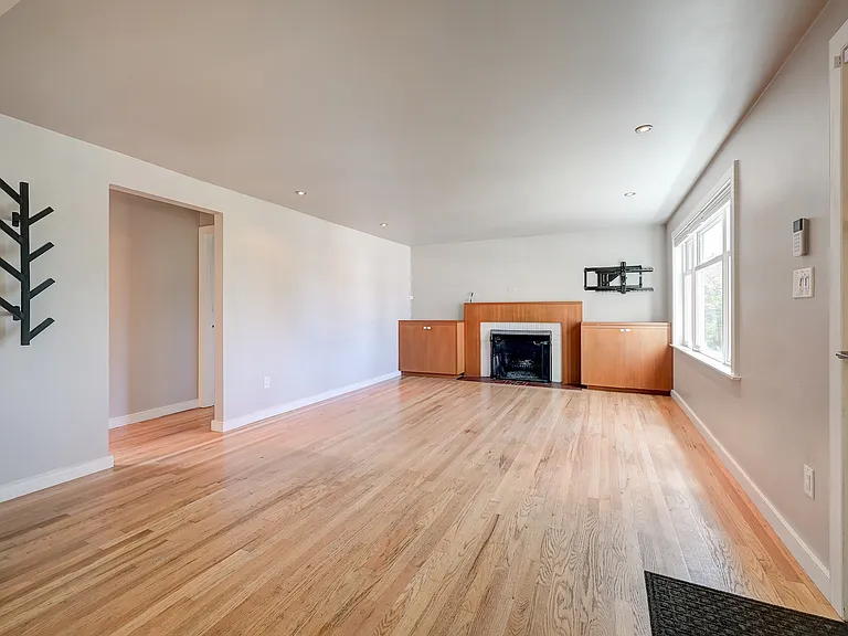 6216 45th Ave NE — Photo 11
