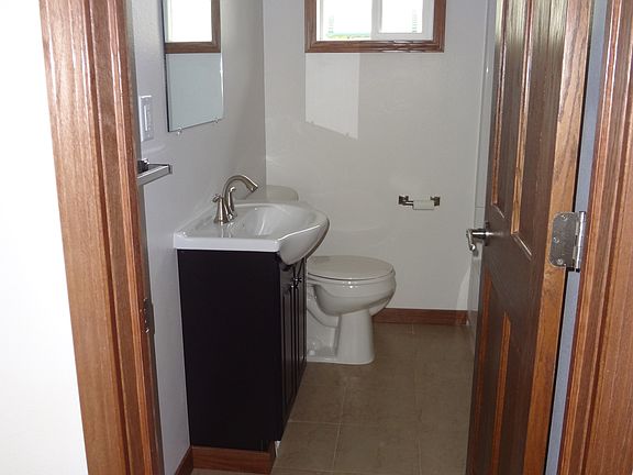 upstairs full bathromm