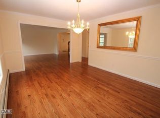 5660 Main St, Trumbull, CT 06611