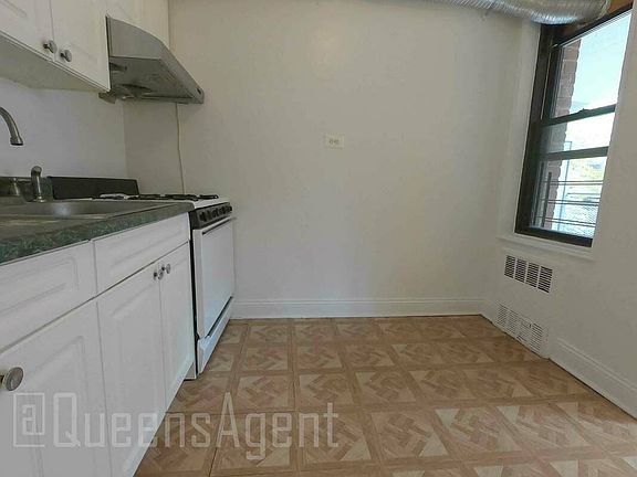 4th image of 41-11 Parsons Blvd #3