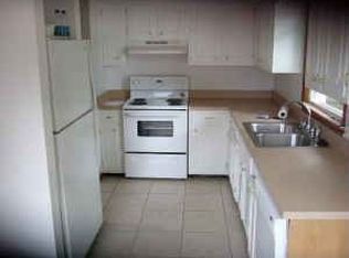 8211 Candleglow Ln, Louisville, KY 40214
