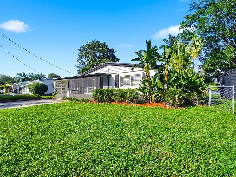 3019 N 57th Dr — Photo 44