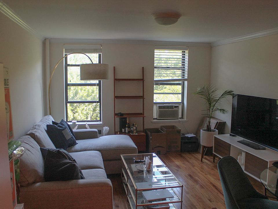 1st image of 158 E 7th St APT D1