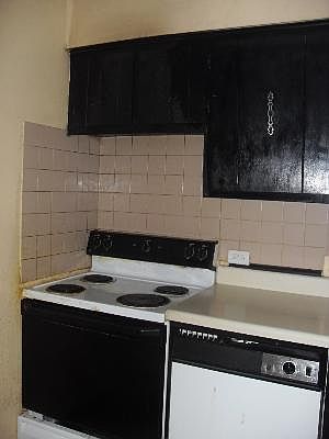 5th image of 1013 S Des Plaines Ave #205