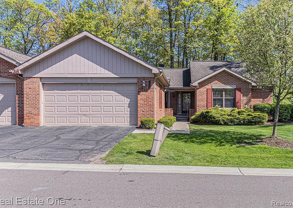 7275 Danbrooke, West Bloomfield, MI 48322 Zillow