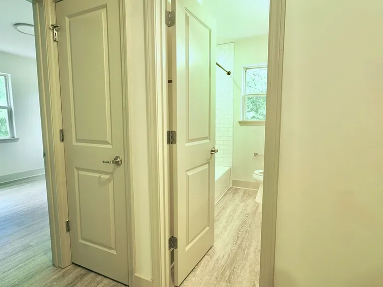 Emory Woods Apartments — Photo 12