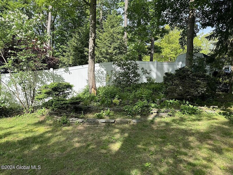 3rd image of 7 Tanglewood Drive