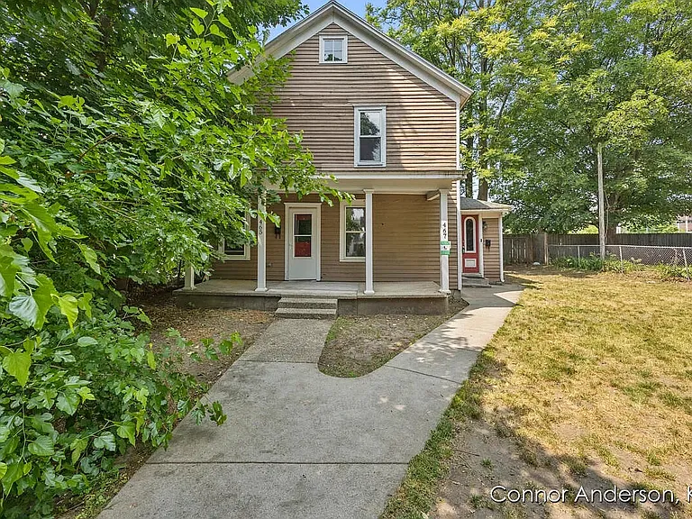 469 Crescent St NE — Photo 12