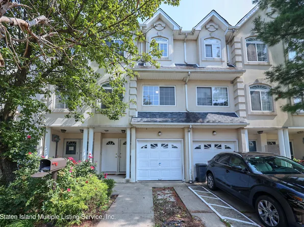 28 Waterview Ct, Staten Island, NY 10305