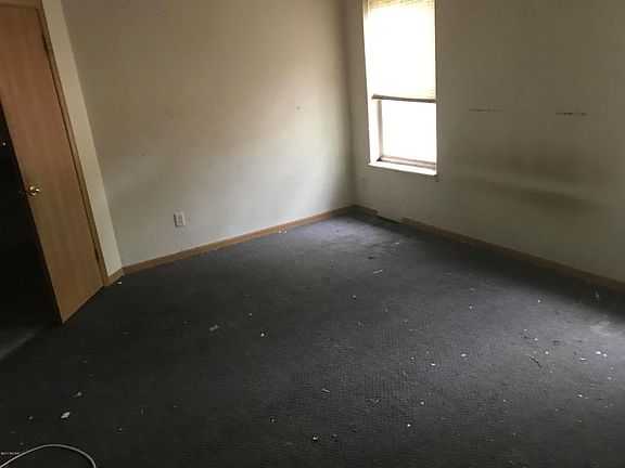 5th image of 3130 Woodlawn St