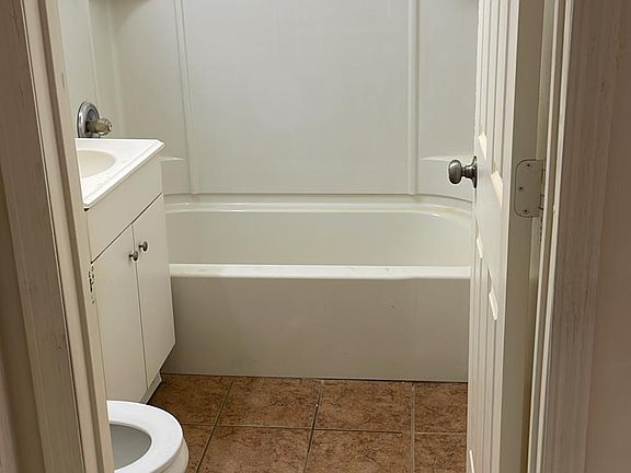 4th image of 516 Green Oaks Ct N #1