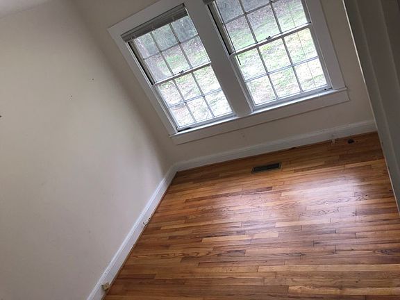 2nd image of 2825 18th Ave #B