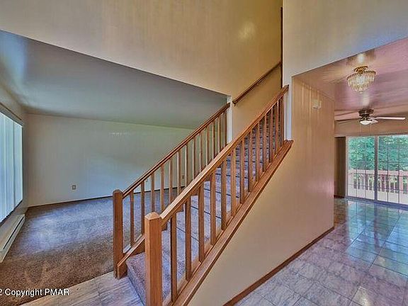 5th image of 165 Pasquin Dr