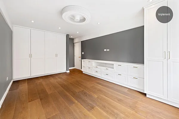 Sold by Triplemint | media 14
