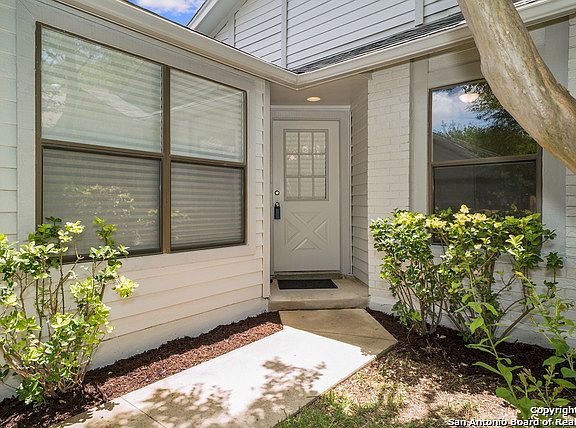 3rd image of 10370 Cedarbend Dr