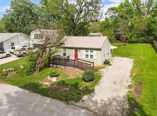 514 N Taylor St, Pleasant Hill, MO 64080