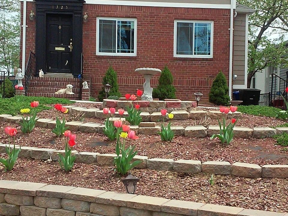 Front yard/house in the Spring