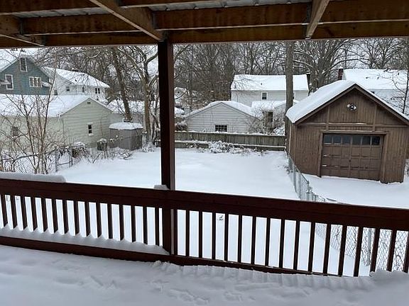 Covered back deck and fenced in backyard