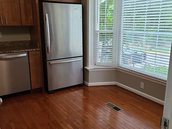 4th image of 7439 Foxleigh Way