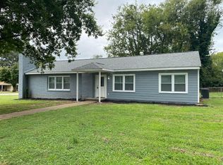 108 Village Dr, Sheffield, AL 35660