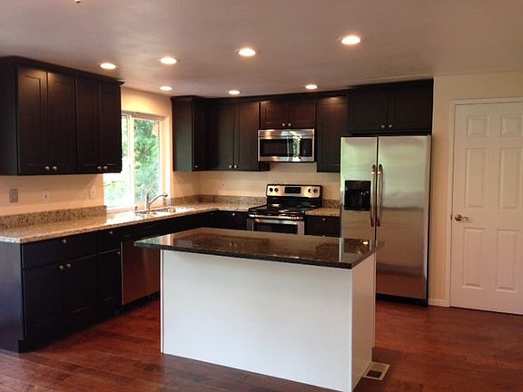 4th image of 7526 Locust Ave E