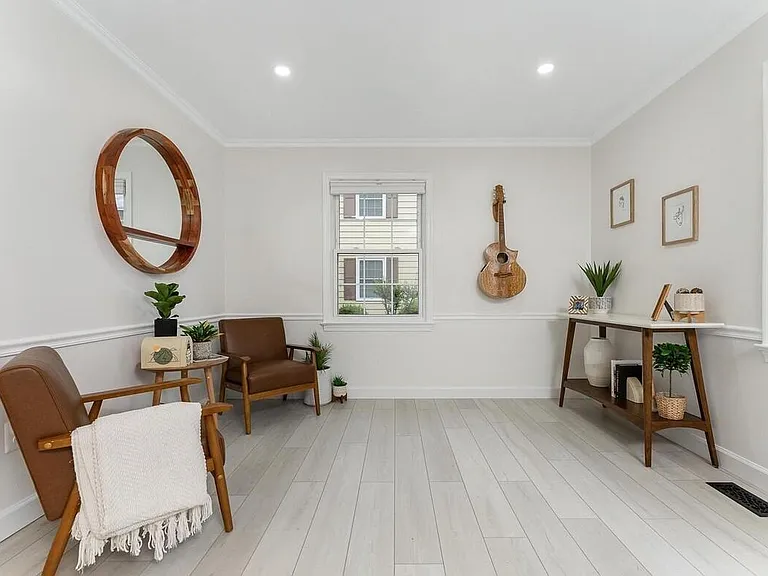 406 Maple Ct — Photo 3