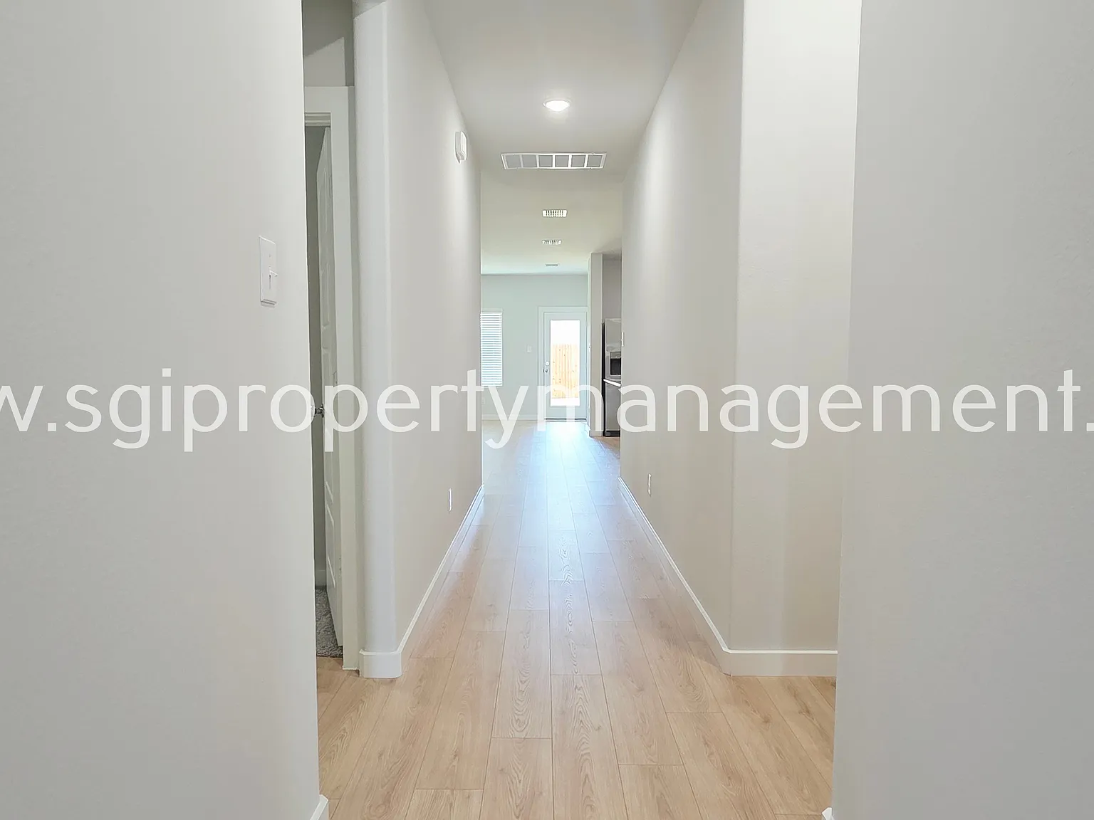 Gorgeous new build ready for move in — Photo 4