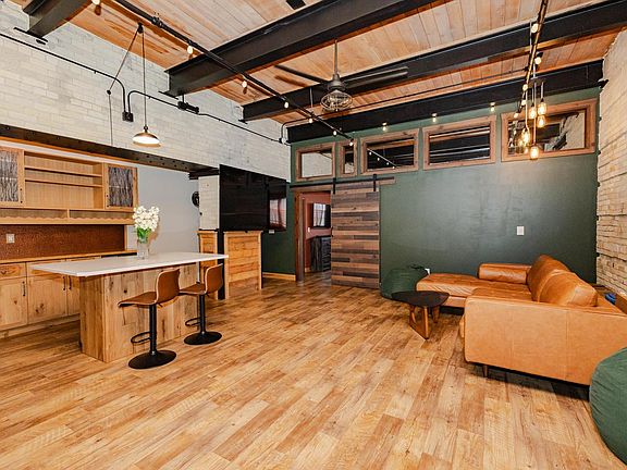 4th image of 904 E Pearson STREET #103