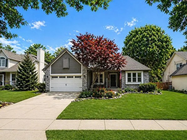 4200 SW Leeward Dr, Lees Summit, MO 64082