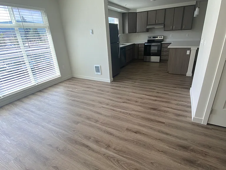 River Falls Apartments — Photo 25