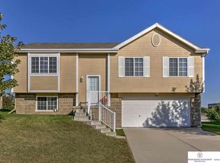 7551 Bondesson St, Omaha, NE 68122