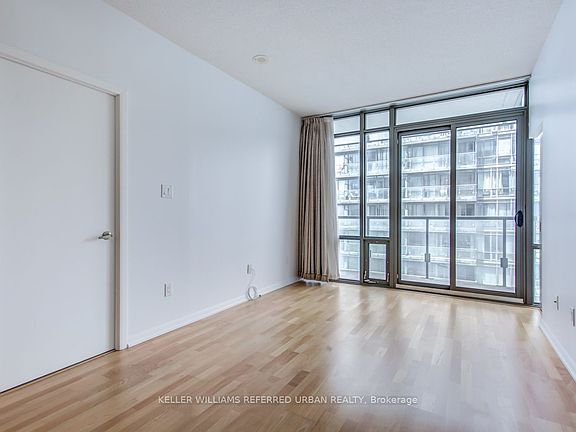 4th image of 38 Grenville St #3109