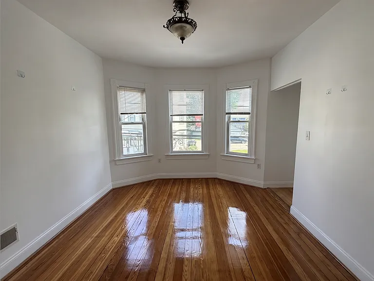 35 Adamson St #2 — Photo 2