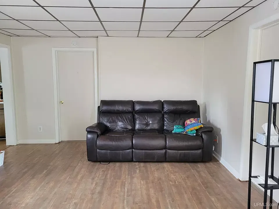 2 bed, 1000 sqft, $1,100 — Photo 2