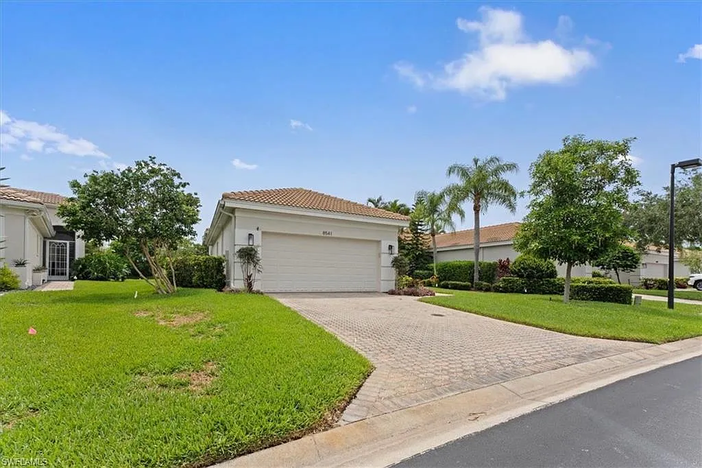 3 bed, 2.0 bath, 2064 sqft, $4,000 — Photo 3