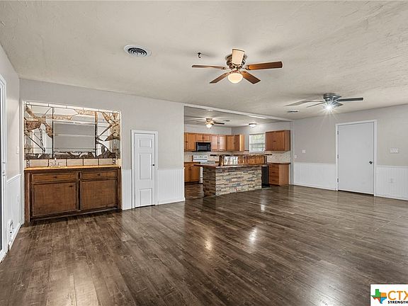 3rd image of 1106 W 3rd St