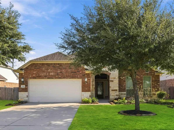 2210 Dama Dr, Rosenberg, TX 77471