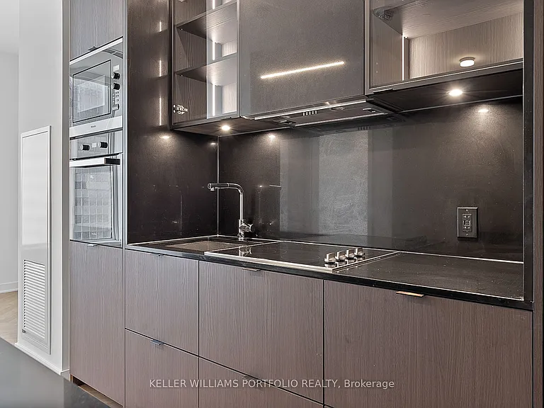 11 Yorkville Ave #2907 — Photo 9