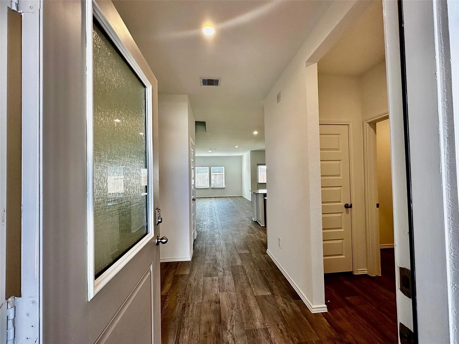 4 bed, 3.0 bath, 2174 sqft, $2,200 — Photo 2