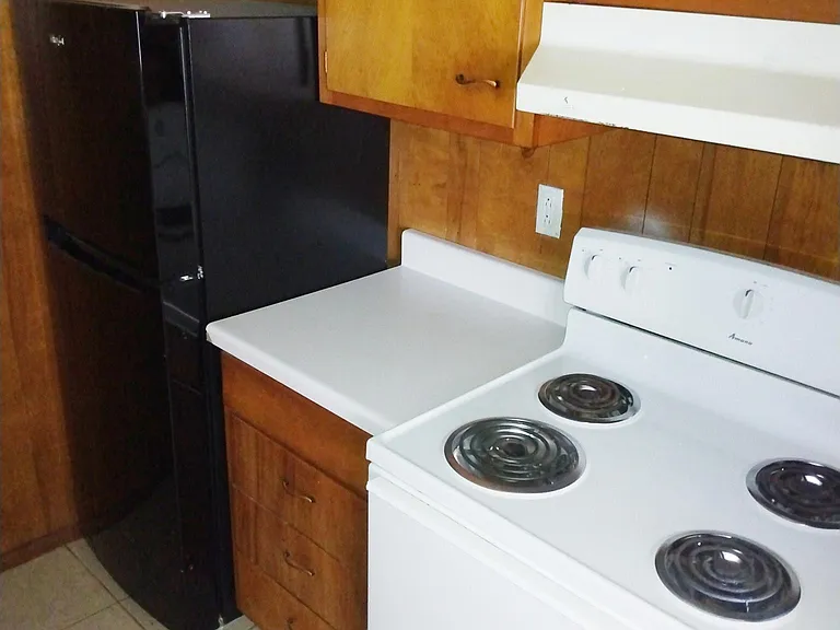 Skyview Court Apartments — Photo 5