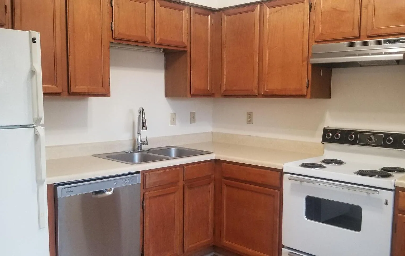 2 bed, 1.0 bath, 859 sqft, $1,100 — Photo 3