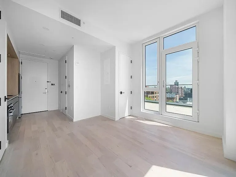151 Carlton Ave #8E — Photo 2