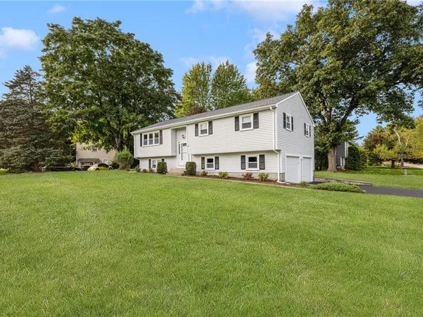 1 Midlands Dr, East Greenwich, RI 02818