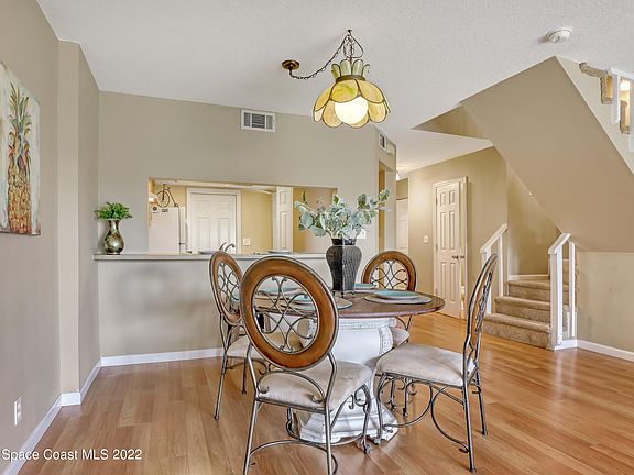 4th image of 21 Emerald Ct