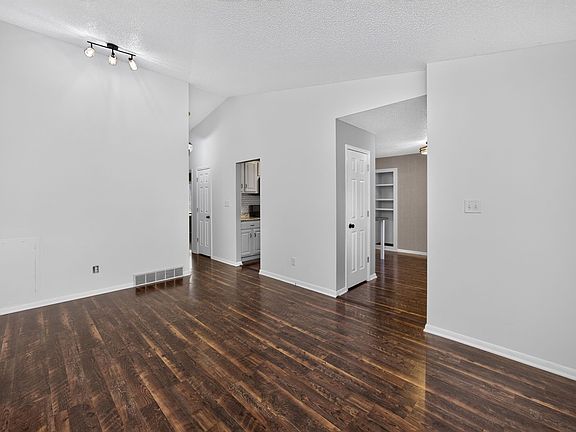 5th image of 1207 Holly Dr